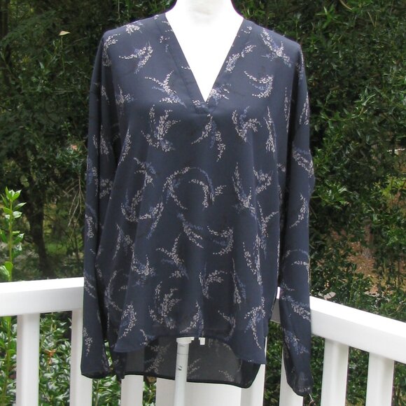 VINCE Sprig Floral print v neck top shirt blouse Large pullover luxury style - Picture 4 of 7